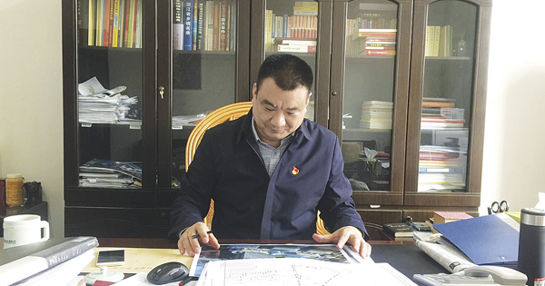 岭下镇党委书记  徐军玮
